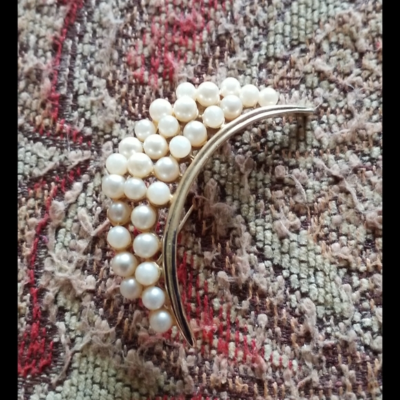 Pearl Crescent Goldtone Brooch Pin - Picture 5 of 16